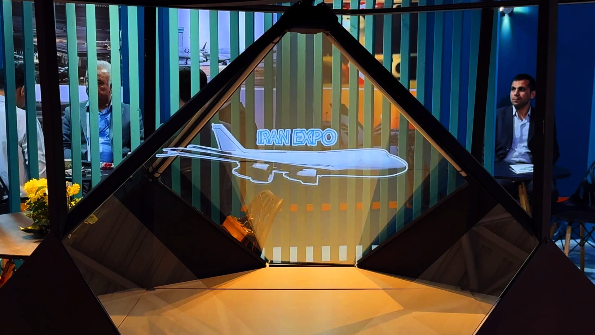 XFUTURETECH-LUCENT 3D Hologram display_EXPO-8