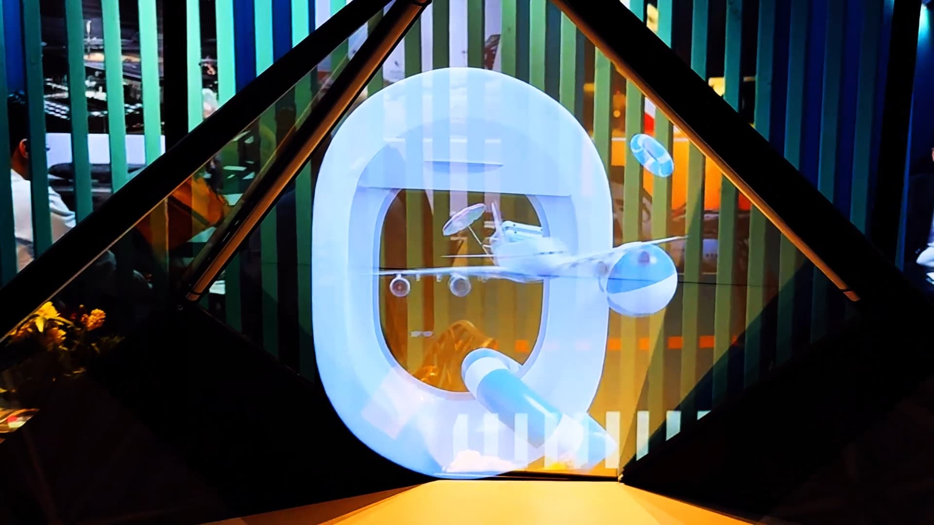 XFUTURETECH-LUCENT 3D Hologram display_EXPO-9