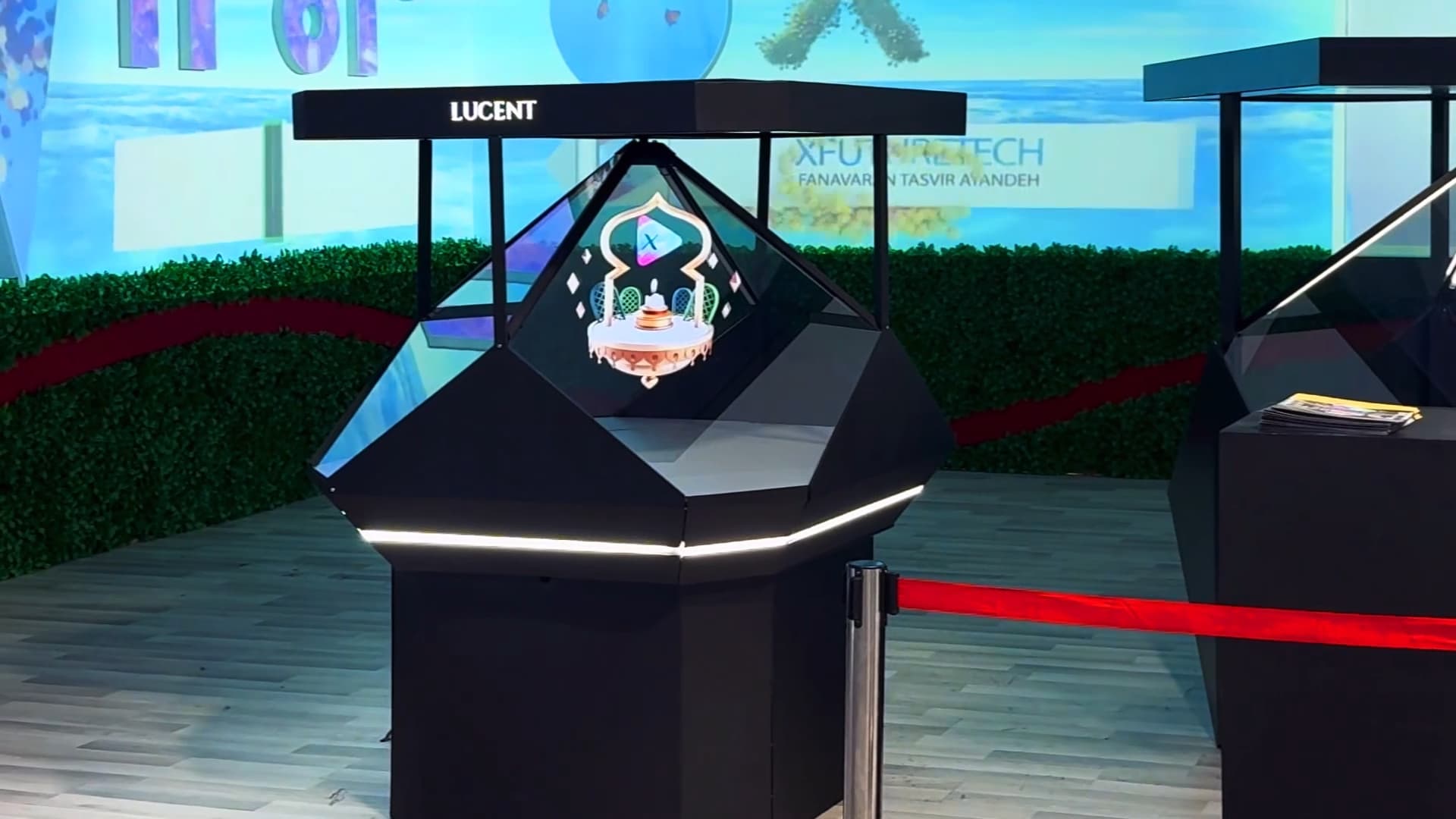 XFUTURETECH-LUCENT hologram 3D Display_AIRPORT-5