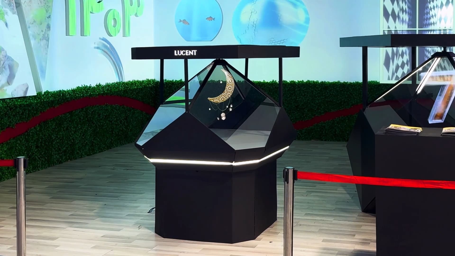 XFUTURETECH-LUCENT hologram 3D Display_AIRPORT-6