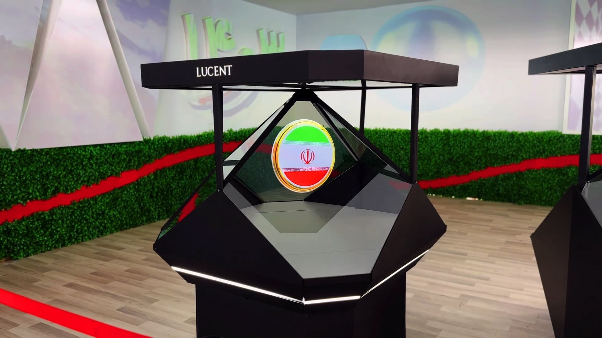 XFUTURETECH-LUCENT hologram 3D Display_AIRPORT-7