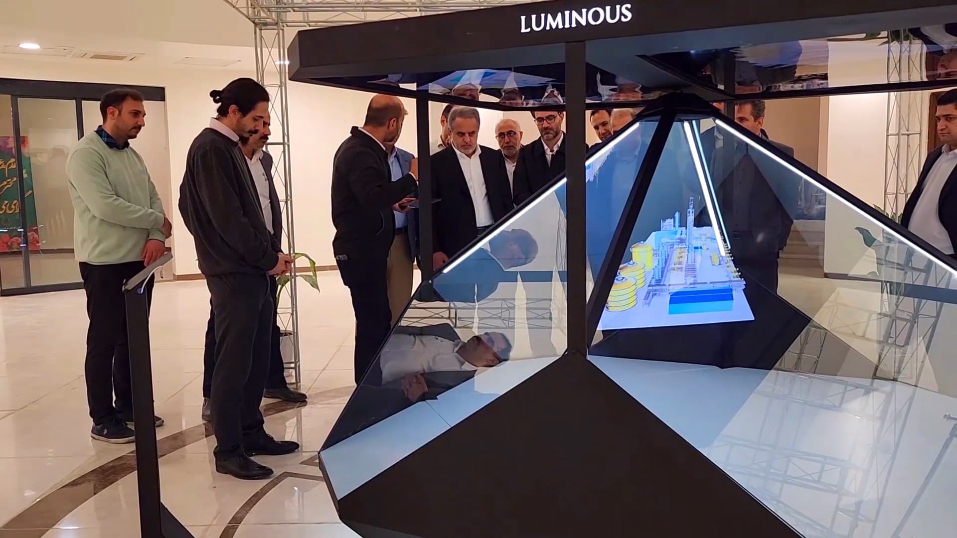 XFUTURETECH-LUMINOUS 3D Hologram display-1