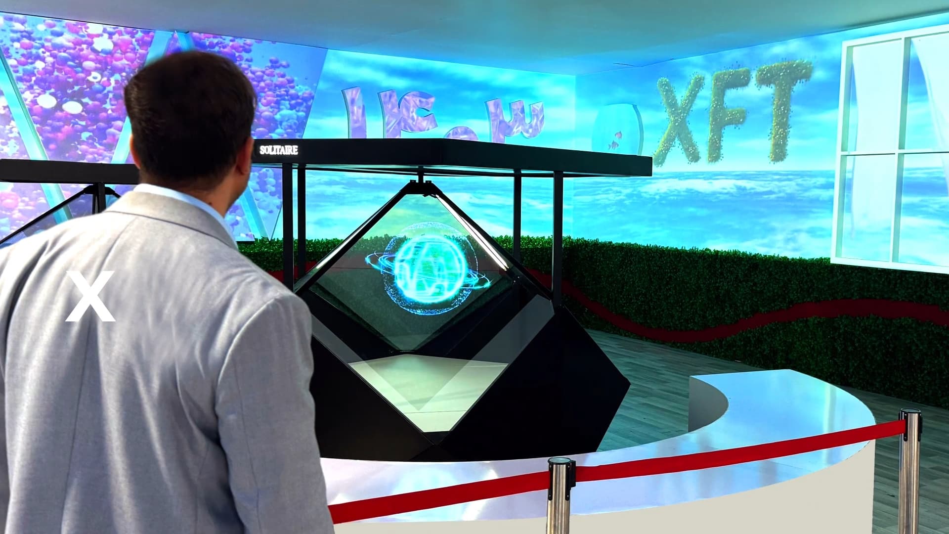 XFUTURETECH-SOLITAIRE 3D Hologram Display_AIRPORT-1