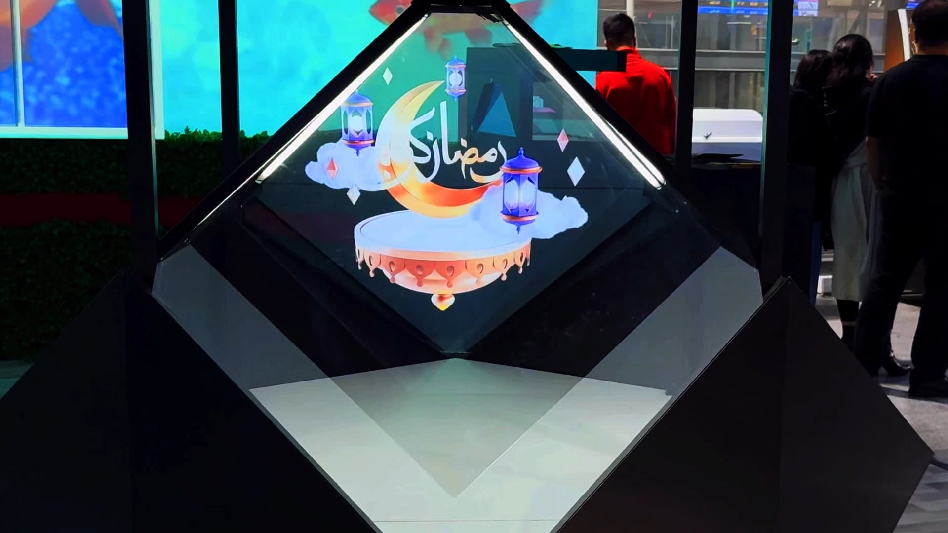 XFUTURETECH-SOLITAIRE 3D Hologram Display_AIRPORT-2