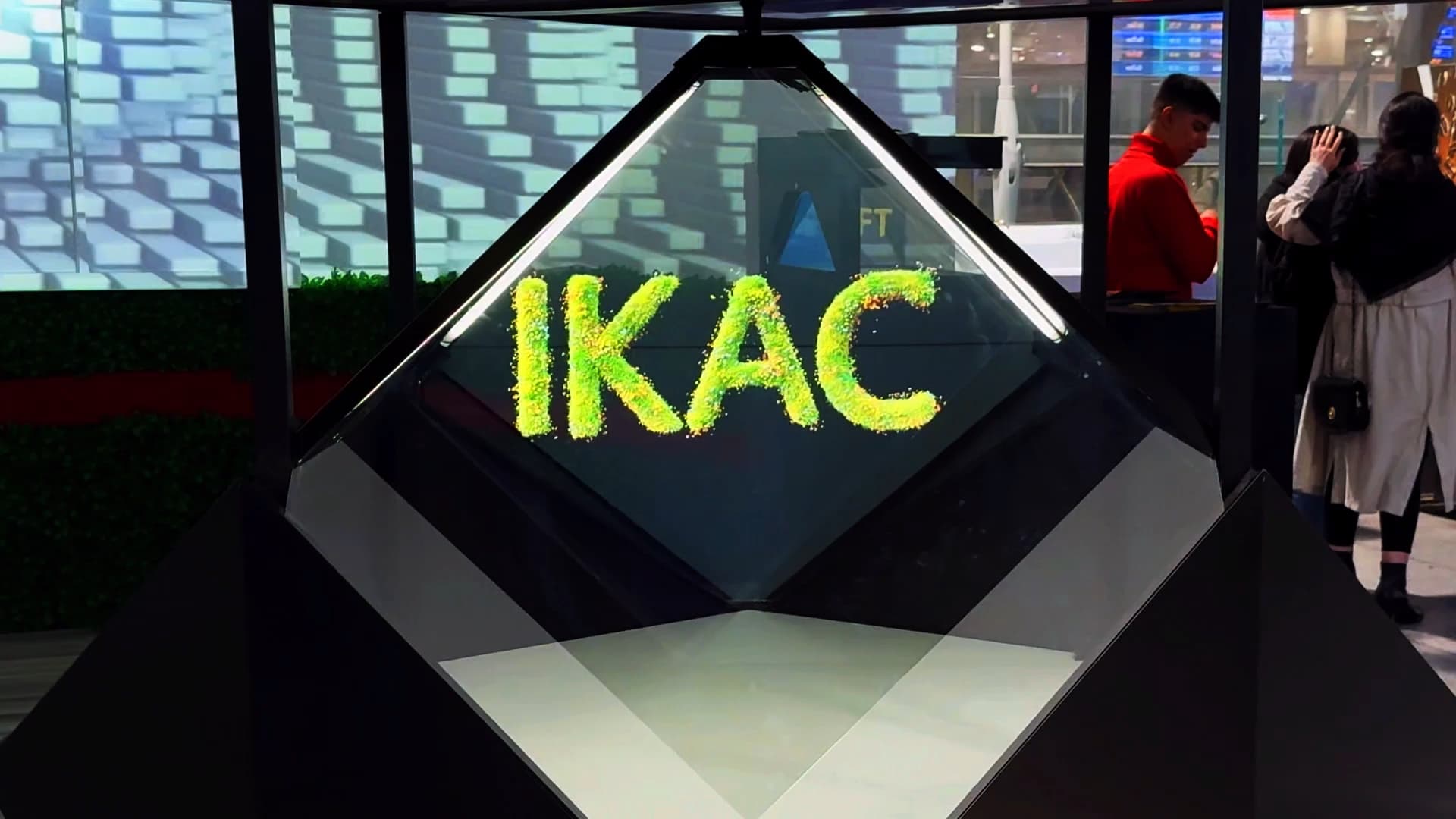 XFUTURETECH-SOLITAIRE 3D Hologram Display_AIRPORT-4