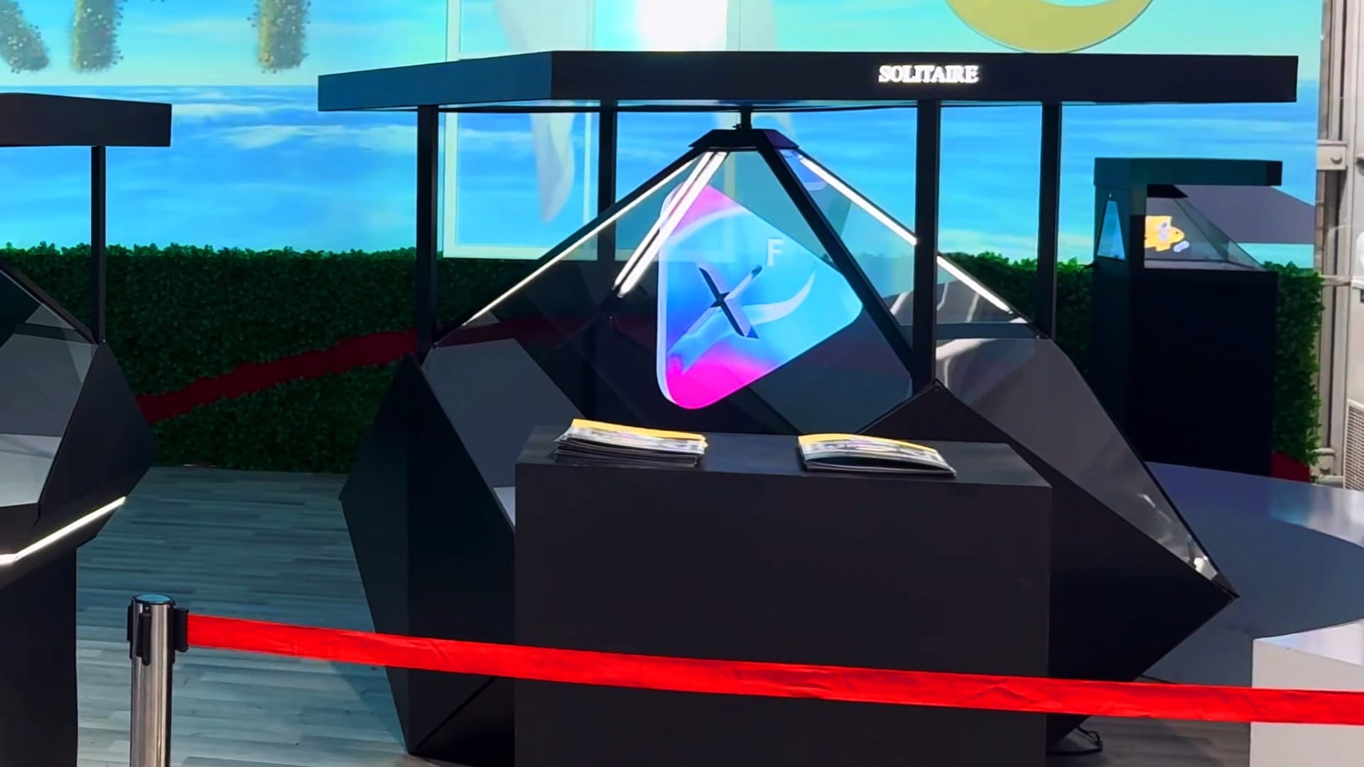 XFUTURETECH-SOLITAIRE 3D Hologram Display_AIRPORT-5