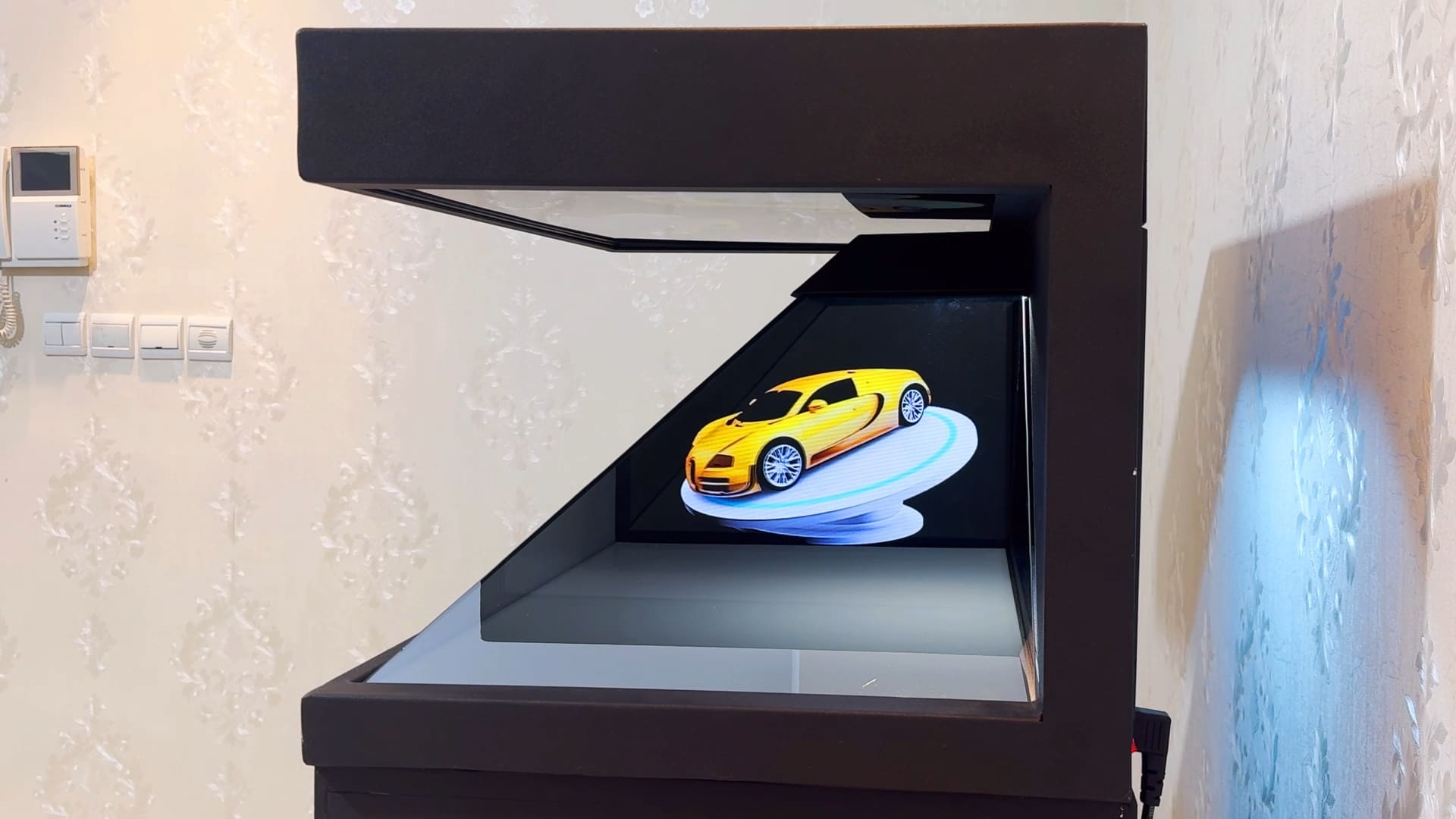 XFUTURETECH-HOLOGRAM-CRYSTAL3-Car.mp4_snapshot_00.18_[2025.09.27_20.11.13]