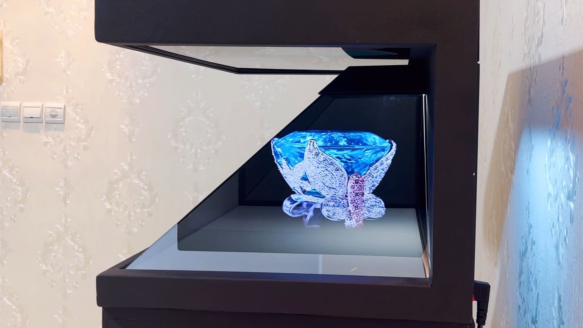 XFUTURETECH-HOLOGRAM-CRYSTAL3-Jewelry.mp4_snapshot_00.12_[2025.09.27_20.15.17]