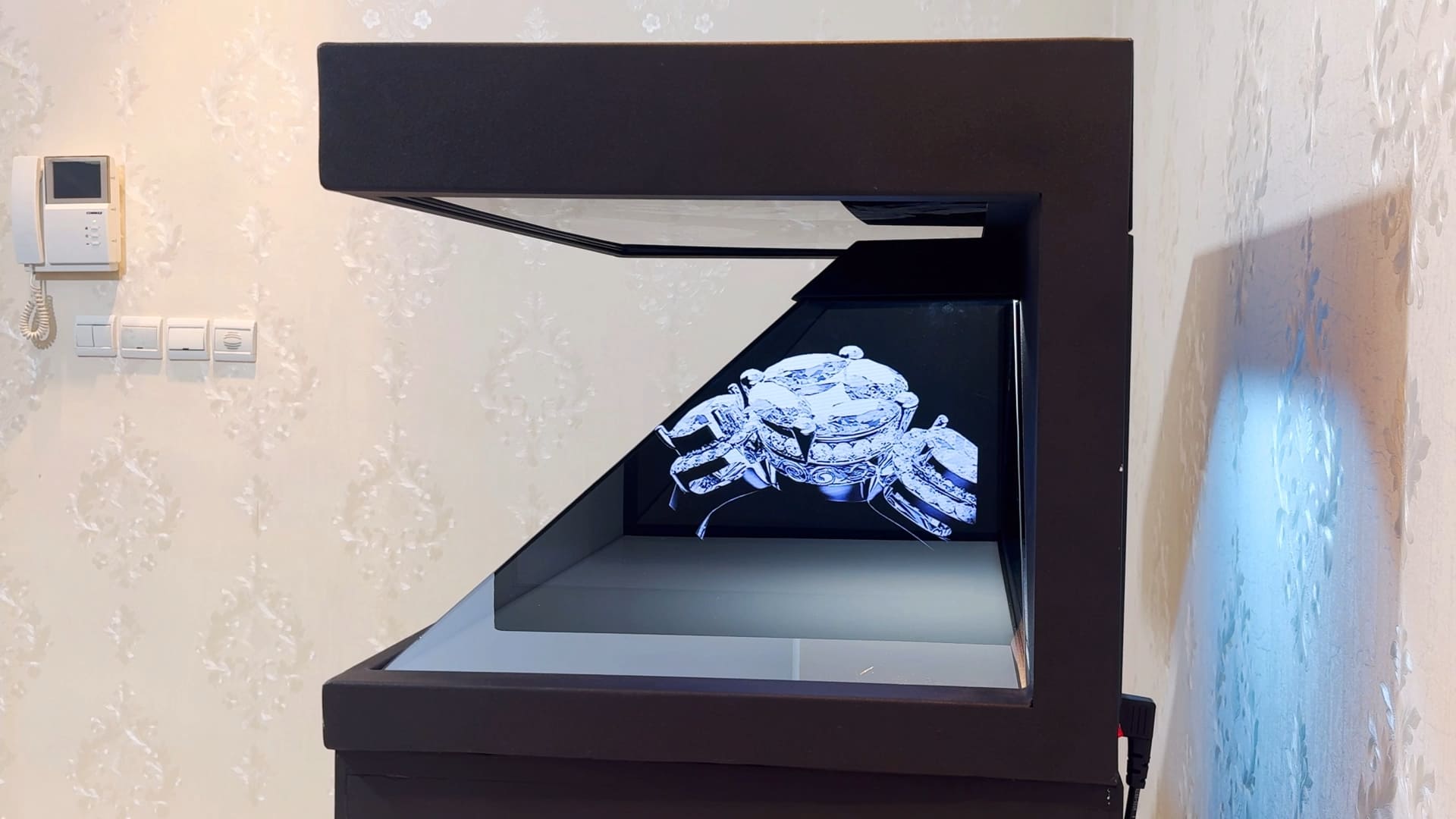 XFUTURETECH-HOLOGRAM-CRYSTAL3-Jewelry.mp4_snapshot_01.47_[2025.09.27_20.15.37]