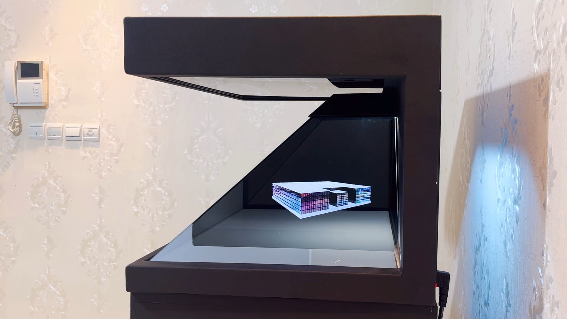 XFUTURETECH-HOLOGRAM-CRYSTAL3-iran mall.mp4_snapshot_00.43_[2025.09.27_20.14.02]