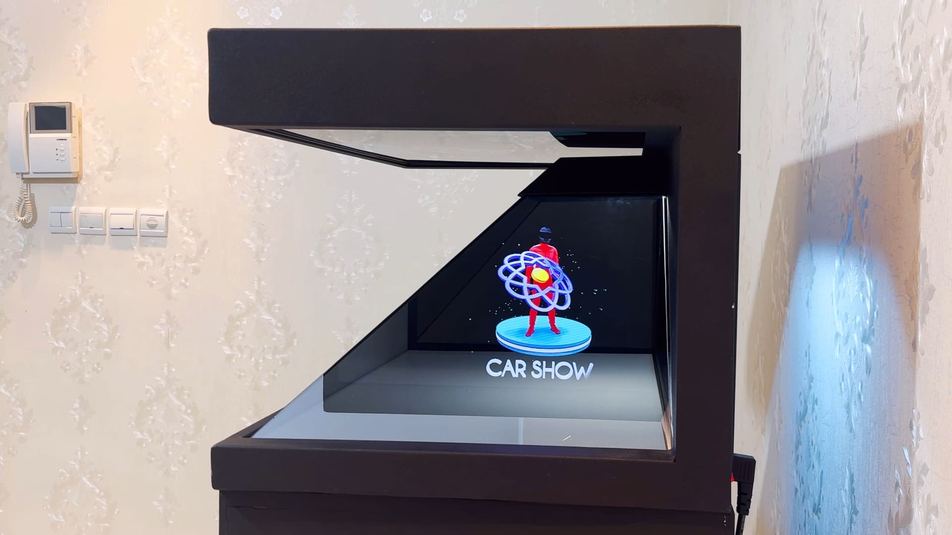 XFUTURETECH-HOLOGRAM-CRYSTAL3-iran mall.mp4_snapshot_02.00_[2025.09.27_20.14.28]
