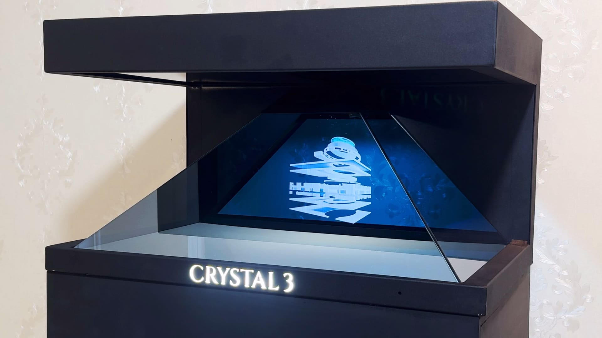XFUTURETECH-HOLOGRAM-CRYSTAL3-iran mall.mp4_snapshot_02.08_[2025.09.27_20.14.32]