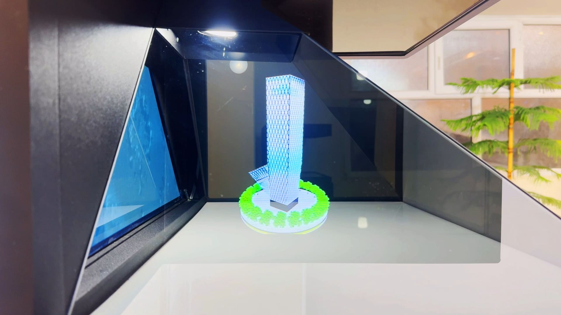 XFUTURETECH-HOLOGRAM-CRYSTAL3-iran mall.mp4_snapshot_02.46_[2025.09.27_20.14.46]